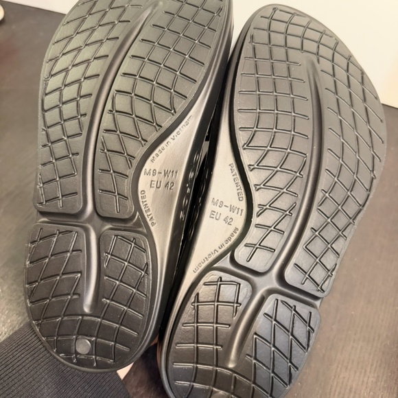 OOFOS OOriginal Thong Sandals Black Unisex EU42 US Mens 9/Womans 11 main image 16